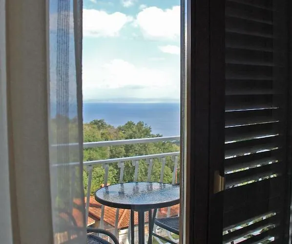 Spacious In Quiet Surrounding 아파트 *