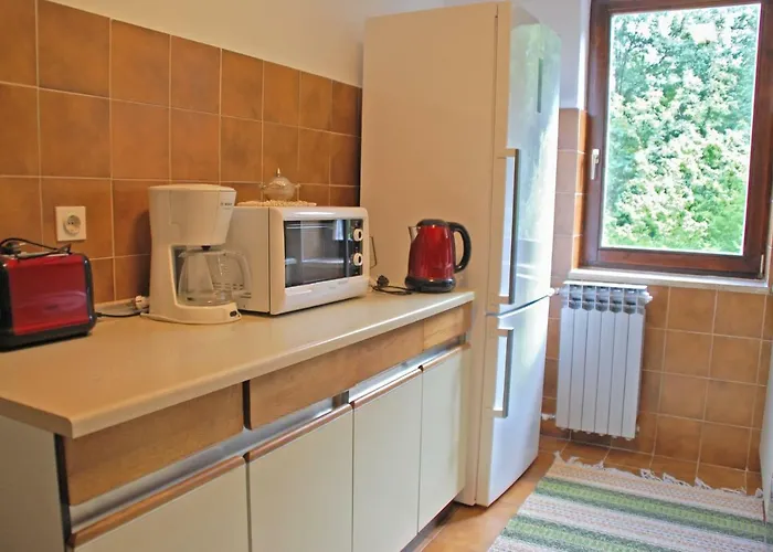 Spacious In Quiet Surrounding 아파트 *