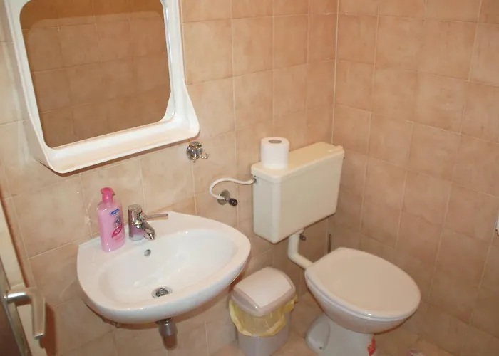 아파트 Spacious In Quiet Surrounding *