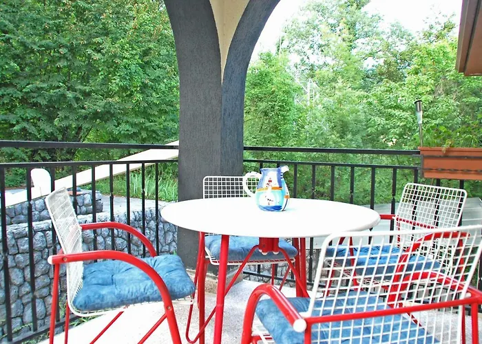 Spacious In Quiet Surrounding 아파트 *