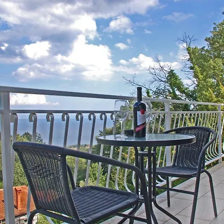 Spacious In Quiet Surrounding *