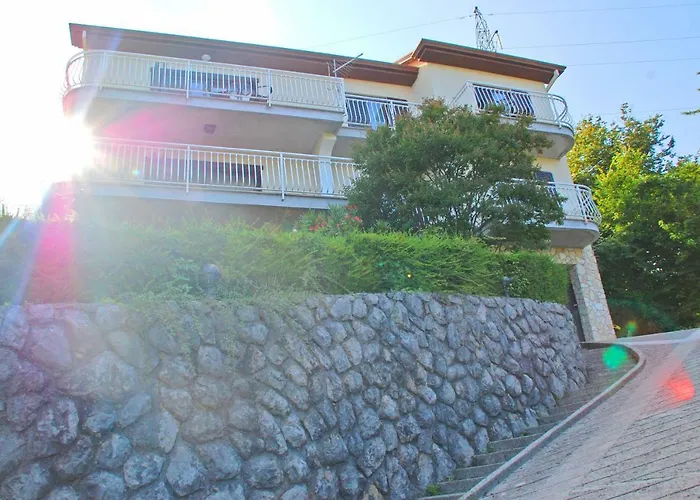 Spacious In Quiet Surrounding *